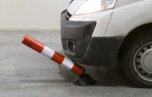 Słupek parkingowy blokujący FLEXPIN | PCV, 100 cm, na stopie, uchylny